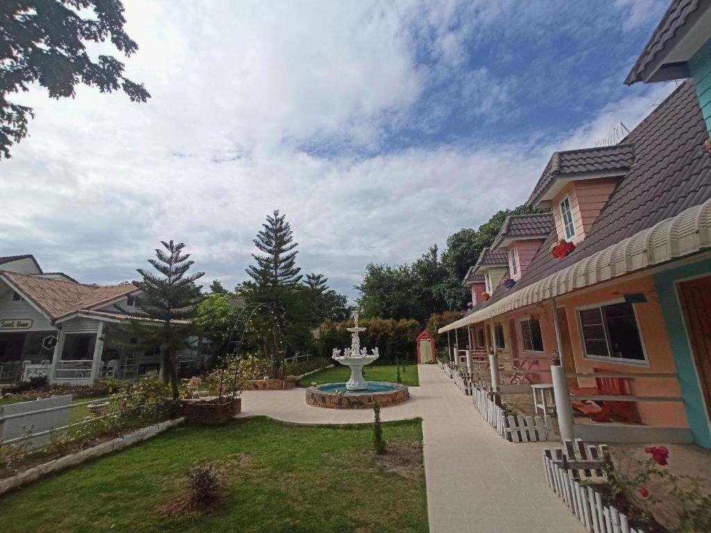 Charisma Resort Suan Phueng Zewnętrze zdjęcie