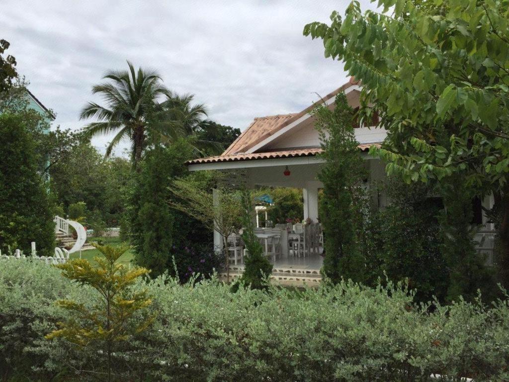 Charisma Resort Suan Phueng Zewnętrze zdjęcie