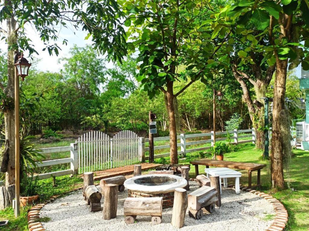 Charisma Resort Suan Phueng Zewnętrze zdjęcie